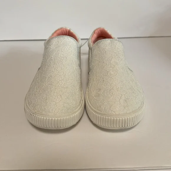 NWT SO Evalyn Womens White Lace Slip-on size 6 - Picture 5 of 7